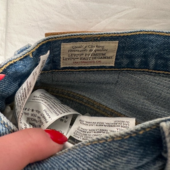 Levi’s denim shorts - Picture 4 of 4